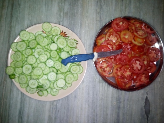 Czy ogórki i pomidory mogą rosnąć obok siebie?