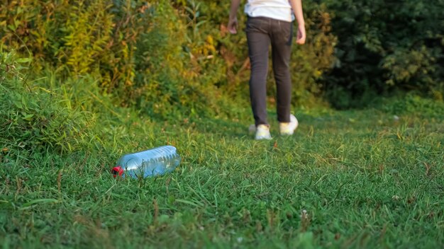 Kiedy pierwszy nawóz na trawnik warto zastosować?