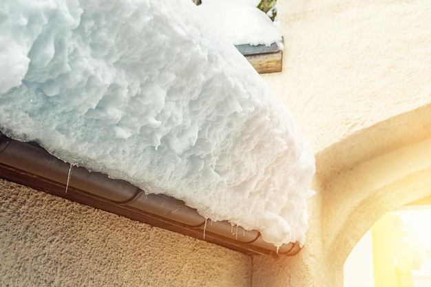 Ile kosztuje ocieplenie pianką i od czego zależy cena?