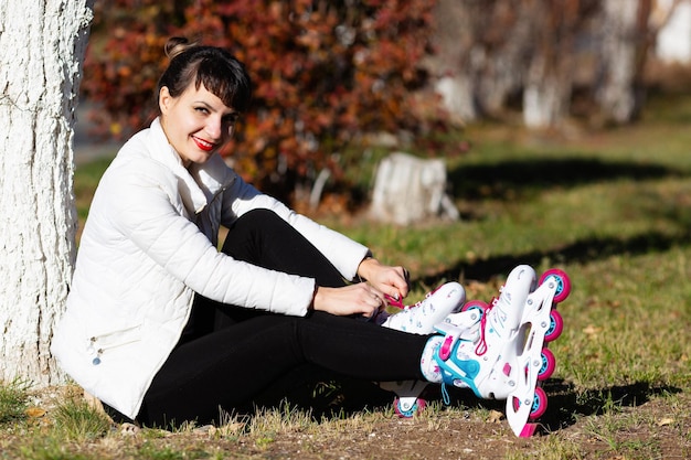 Jak pielęgnować trawę w rolkach, by cieszyć się pięknym trawnikiem?