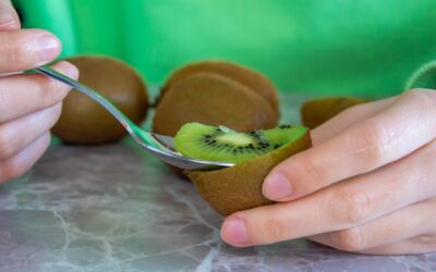 Kiedy owocuje mini kiwi w polskich ogrodach?