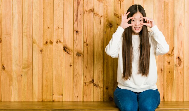 Z czego zrobić ścianę w salonie aby stworzyć wyjątkowe wnętrze?