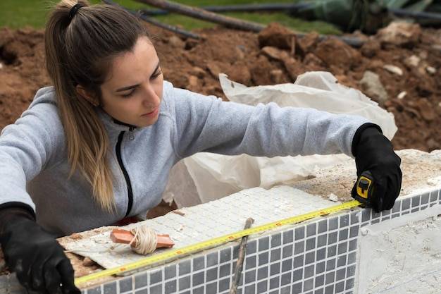 Jak prawidłowo wykonać izolację fundamentów?