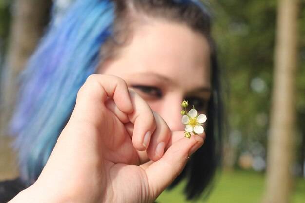 Jak się pozbyć mszyc z kwiatka bez użycia chemii?