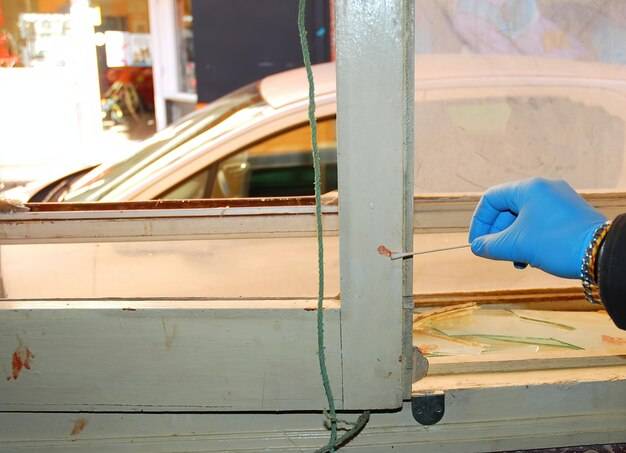 Jak pozbyć się kornika z drzwi bez wymiany skrzydła?